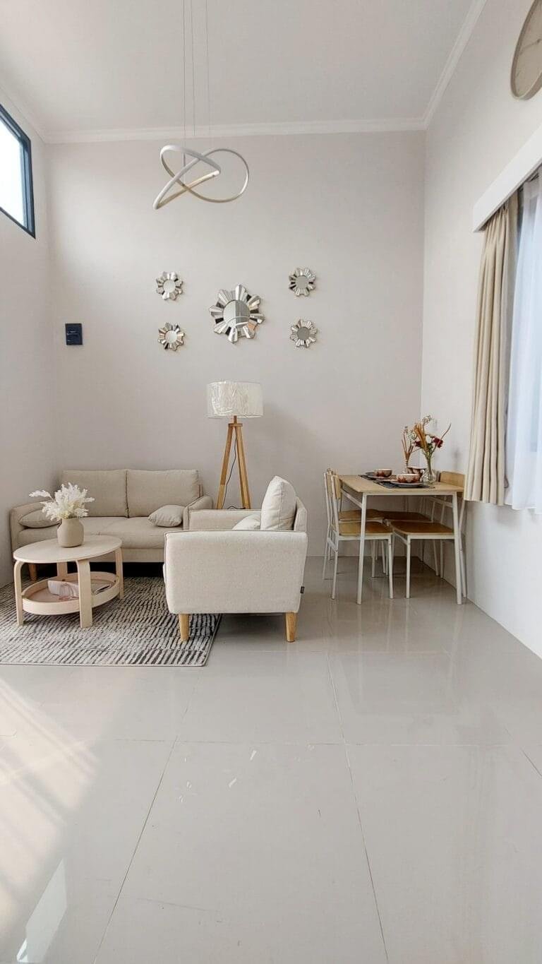 Desain interior ruang tamu modern gratis full set pada rumah siap huni Achieva Milenial di Babelan